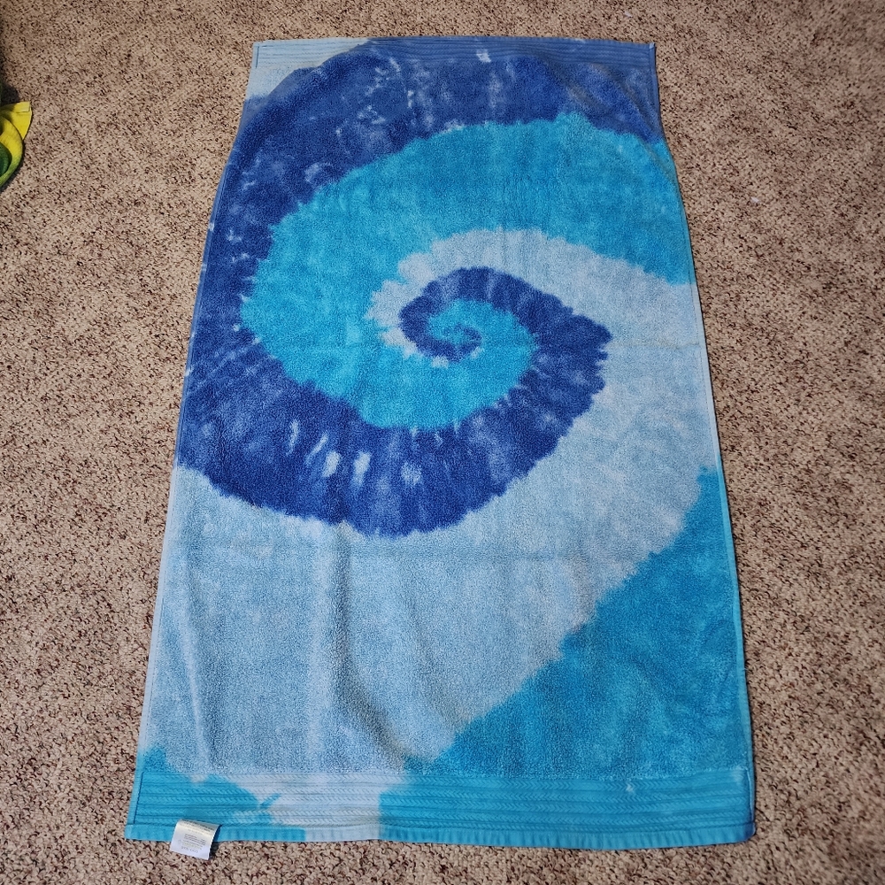 Tie-Dye Bath Towel